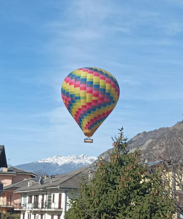 נוס A Casa Di Vera - Vivi La Tua Valle D'Aosta מראה חיצוני תמונה