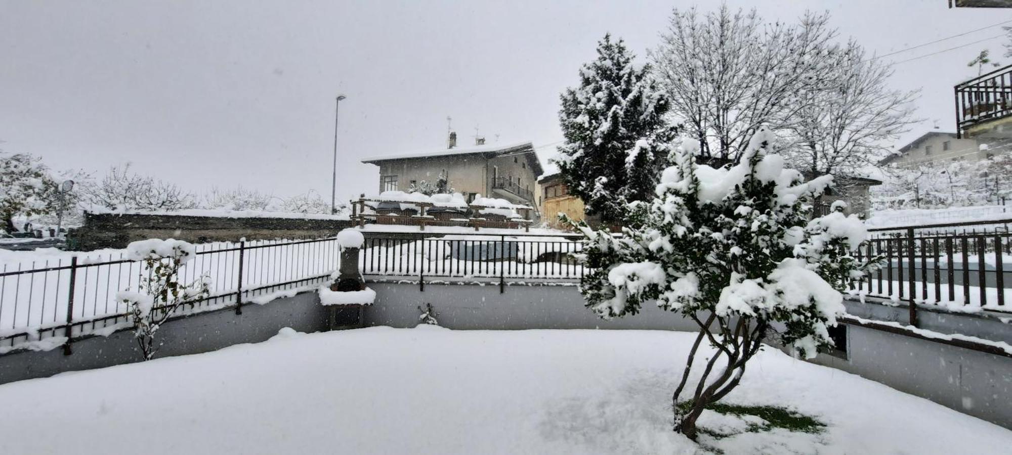 נוס A Casa Di Vera - Vivi La Tua Valle D'Aosta מראה חיצוני תמונה