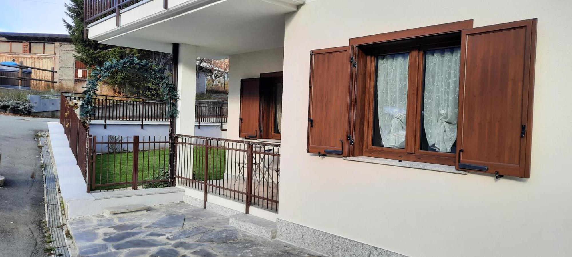 נוס A Casa Di Vera - Vivi La Tua Valle D'Aosta מראה חיצוני תמונה