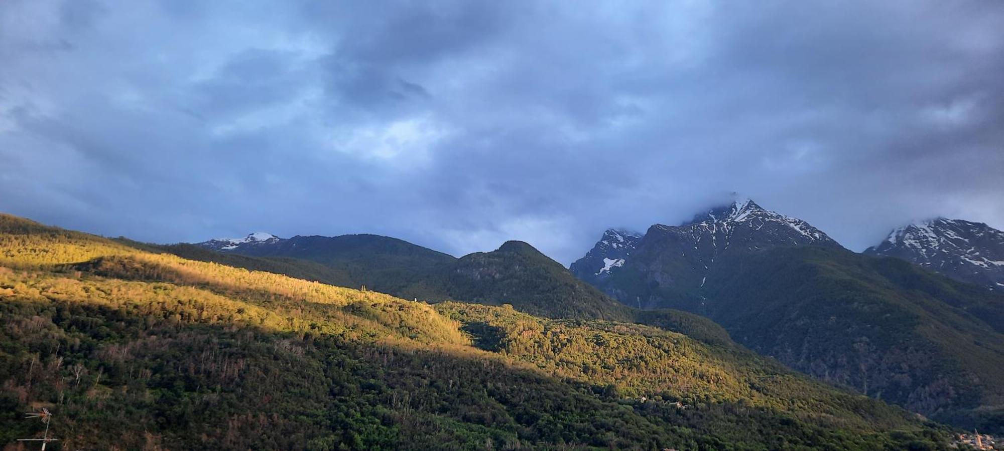 נוס A Casa Di Vera - Vivi La Tua Valle D'Aosta מראה חיצוני תמונה